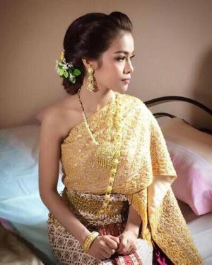 ชุดไทยเจ้าสาว ชุดไทยจักรพรรดิ์ เช่าที่แบมบี้ เวดดิ้ง ห้วยขวาง